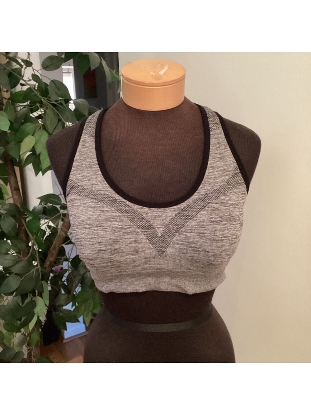 AKAMC Woman’s XL wire free yoga sports bra black marled with gray Strappy